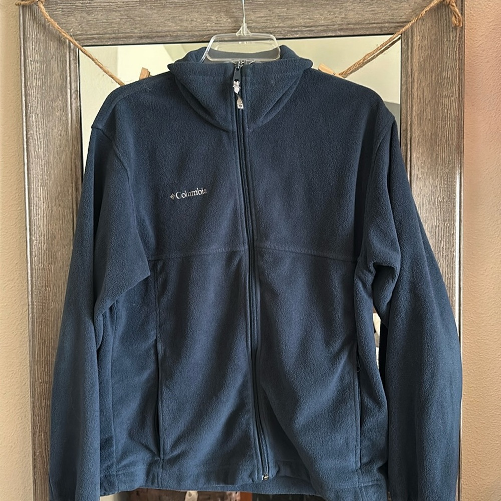 Men’s Columbia fleece jacket. Size M